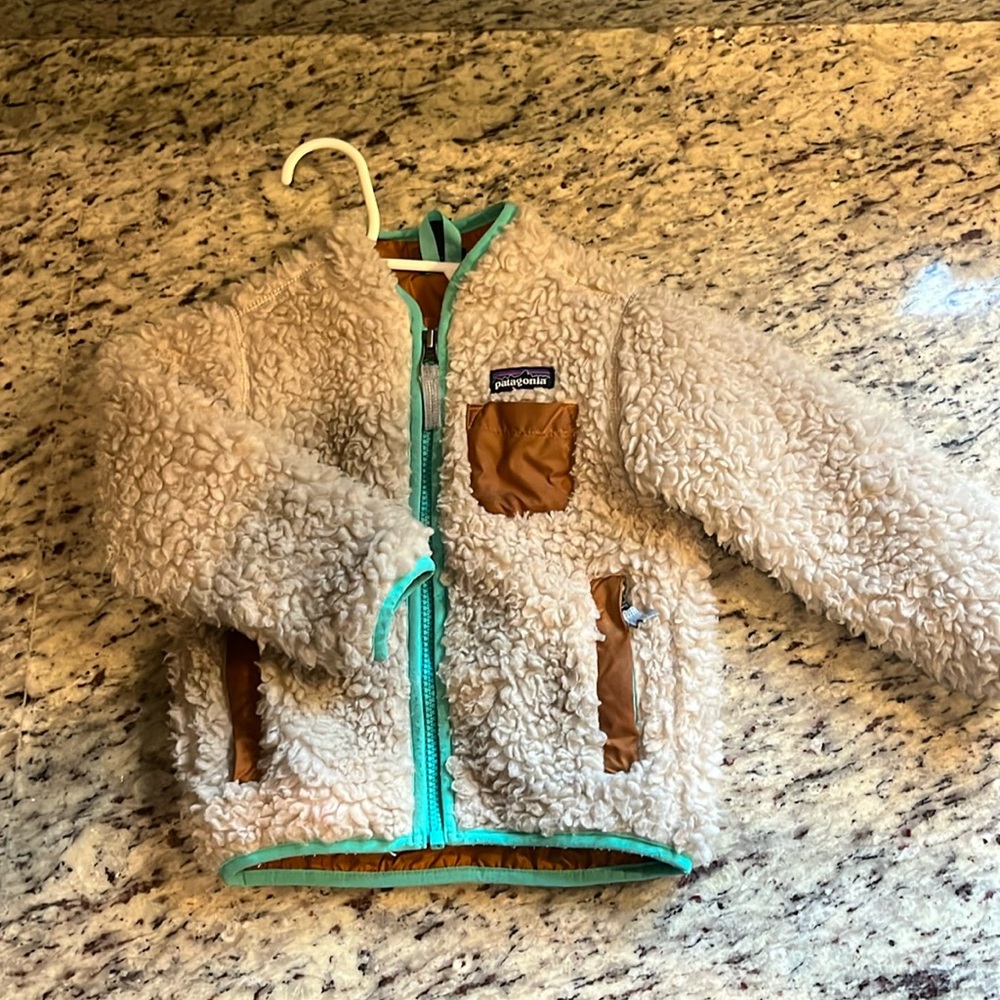 Sherpa Patagonia coat in size 12 to 18 months